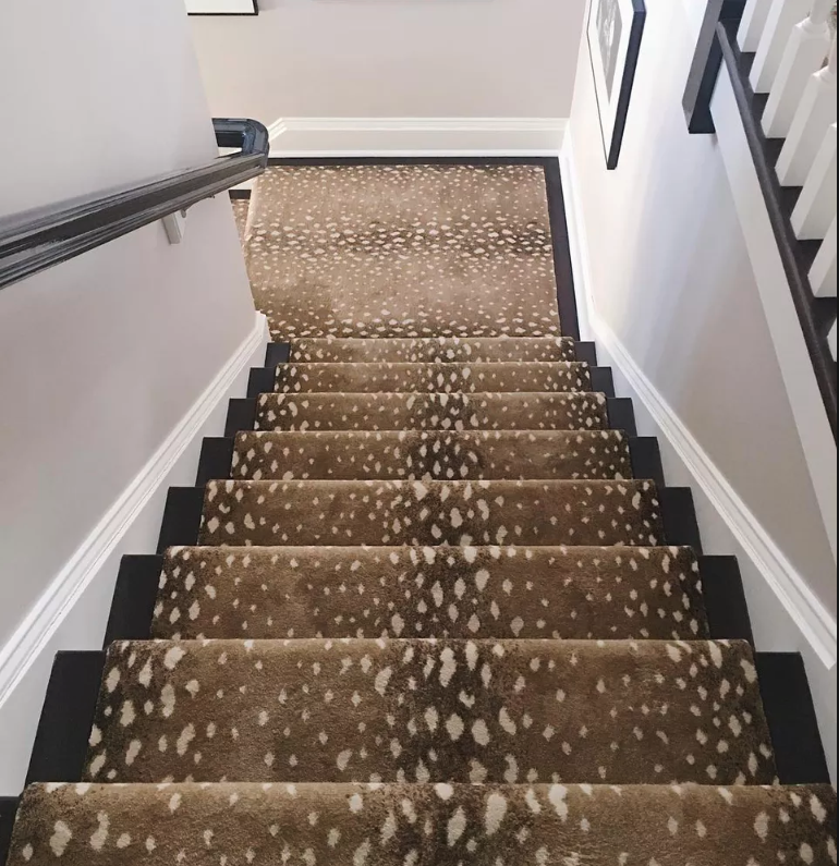 Fawn print carpet in stairwell 